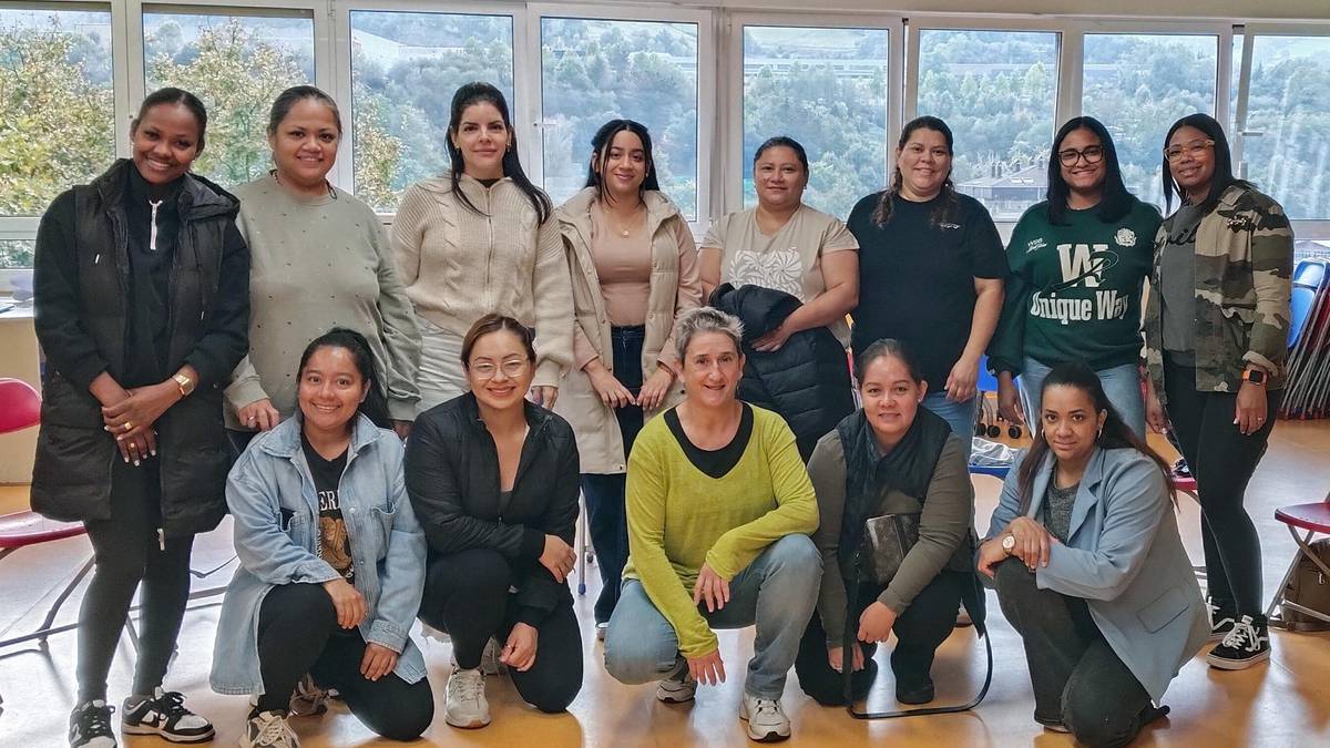 Oinarrizko euskara ikastaroa egiten ari dira Ikastolako eta Herri Eskolako hainbat guraso