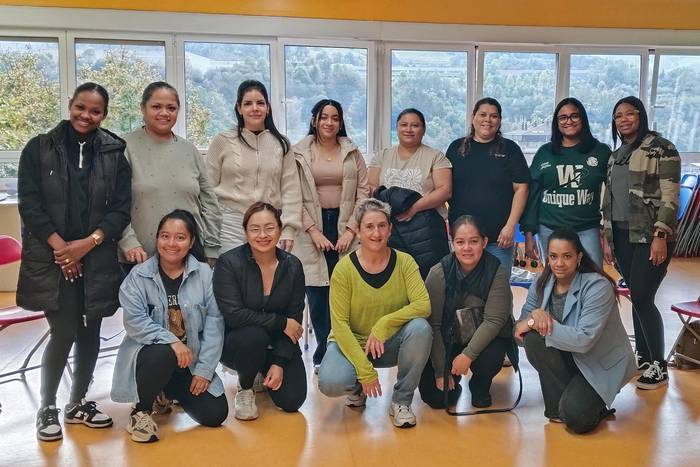 Oinarrizko euskara ikastaroa egiten ari dira Ikastolako eta Herri Eskolako hainbat guraso