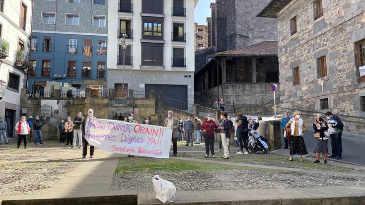Pentsioetan murrizketak izango direla uste dute