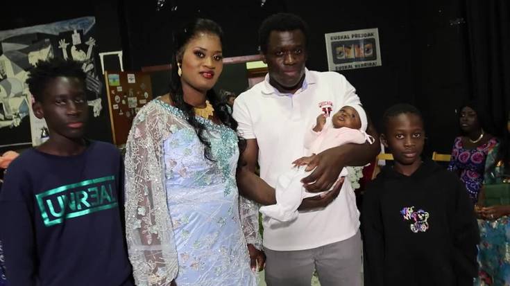 Senegalgo kolorez jantzi da Gaztetxea