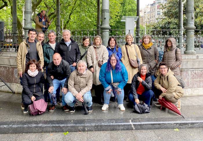 Debako Udaleko hainbat langilek bat egin dute gaurko greba deialdiarekin