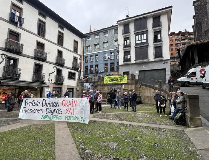 Funtsezko aldarrikapenei eutsiko diete pentsiodunen mugimenduek