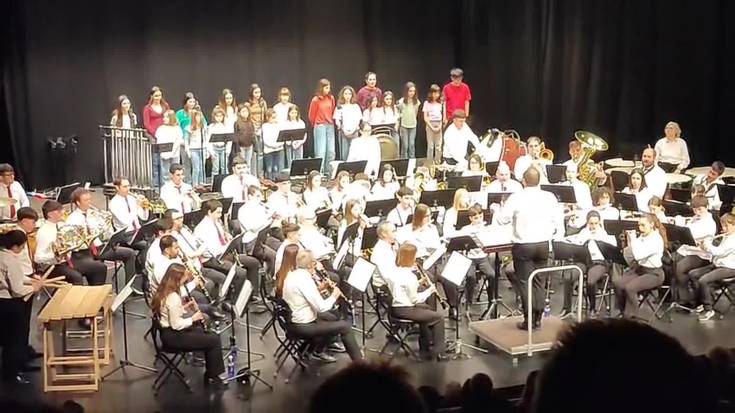 "Kontzertu polita" eskaini zuten Eibarko bandarekin batera