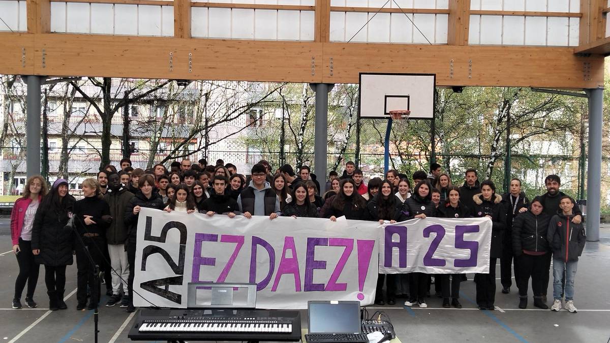 Indarkeria matxistaren kontrako aldarria ozen entzun da Elgoibar BHI institutuan