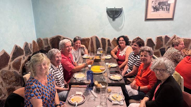 Afari-merienda baten bueltan agurtu dute ikasturtea mintzalagunek