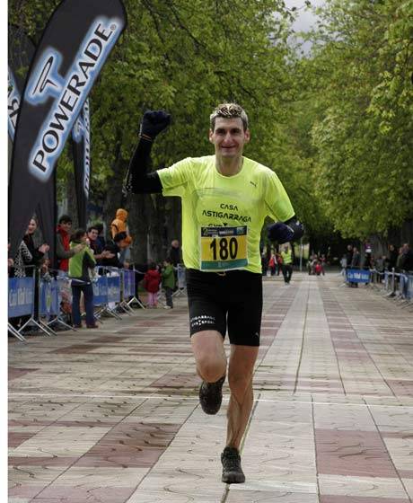 1706640394193 Ruiz seigarren San Adriango duatloian eta Revert hamabigarren Gasteizko mendi-maratoia