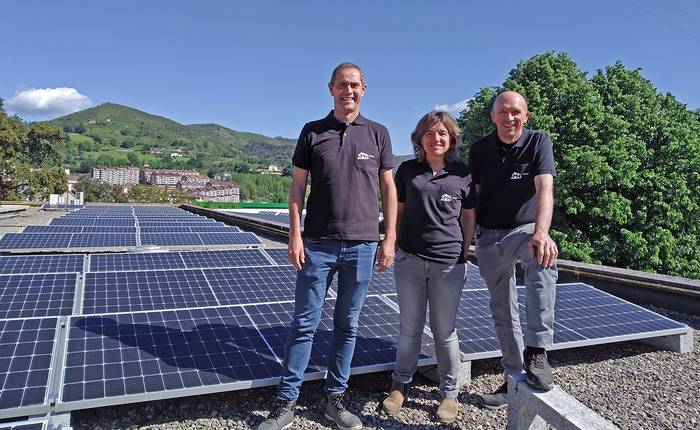 Eguzki-energia sortzeko 200 plaka fotovoltaiko instalatu ditu IMH Campusek autokontsumorako