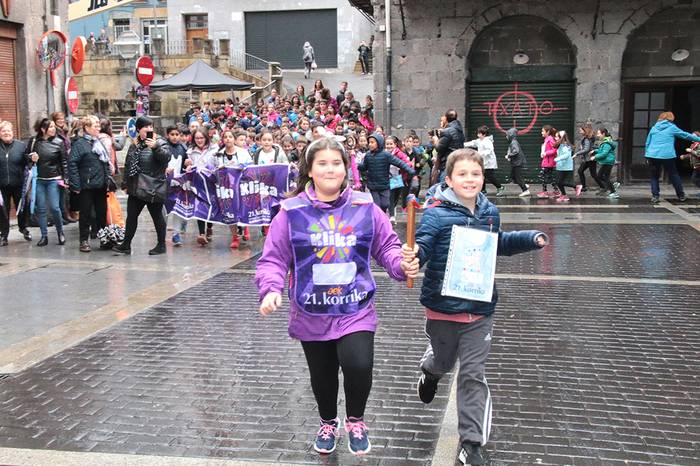Bihar ehunka umek eta gaztek parte hartuko dute Soraluzeko Korrika Txikian