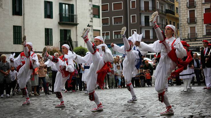 Errosarioko Ama Birjinaren ezpata dantza barixakuan egingo dute