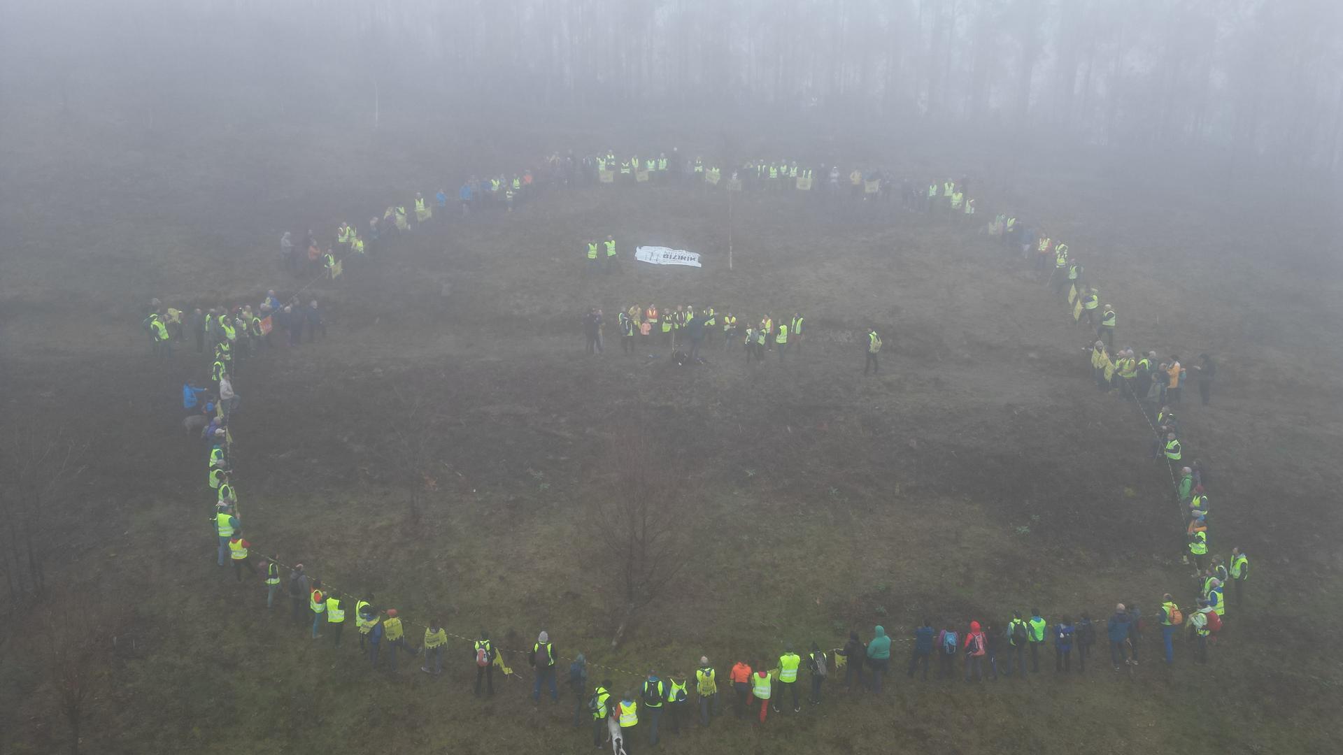 Apirilaren 16an, Basalgo zentral eolikoari buruzko agerraldia Batzar Nagusietan