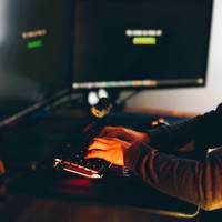 Hitzaldia: 'Arriskuak Interneten'