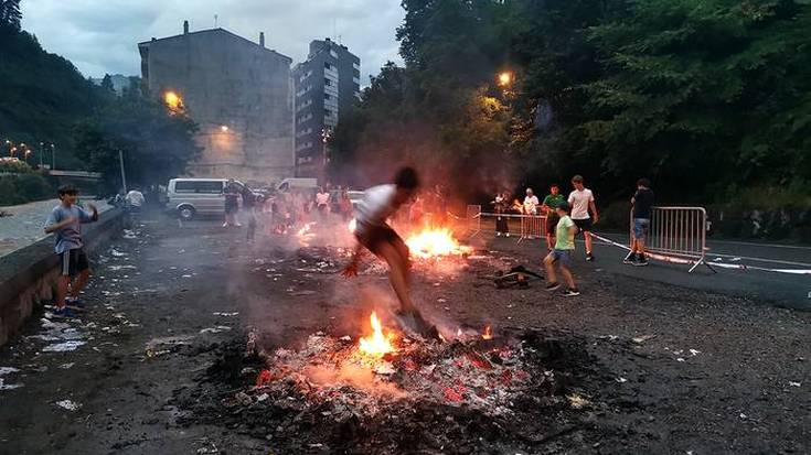 Basarte kalea eta Errezabaleko aparkalekua egokitu dituzte San Joan suak egiteko