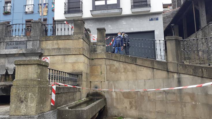 Plazaren bazter bat hesituta