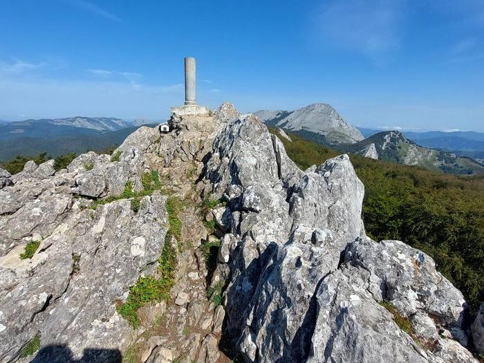 Orixol mendira igo eta sagardotegian bazkaldu, Morkaikok proposatutako plana