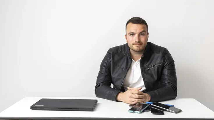 Telmo Lazkano gonbidatu dute mugikorren erabilera atzeratzeaz hitz egiteko kafe tertuliara