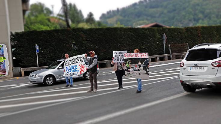 Arriagan oinezkoentzako pasabide segurua eskatzeko protestak hilero egingo dituzte