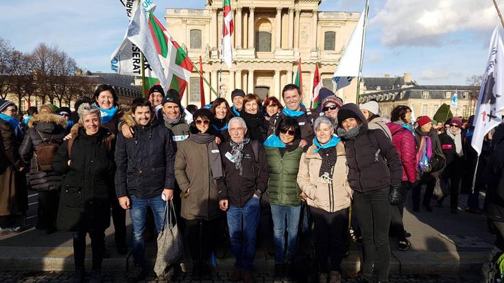 Hainbat elgoibartar eta mendaroar Pariseko manifestazioan