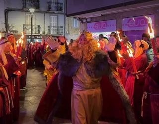 Gozokiz bete dituzte kaleak Hiru Errege Magoek