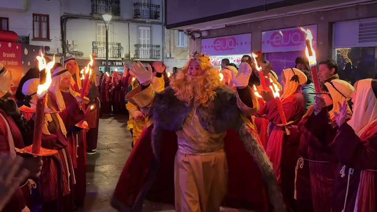 Gozokiz bete dituzte kaleak Hiru Errege Magoek