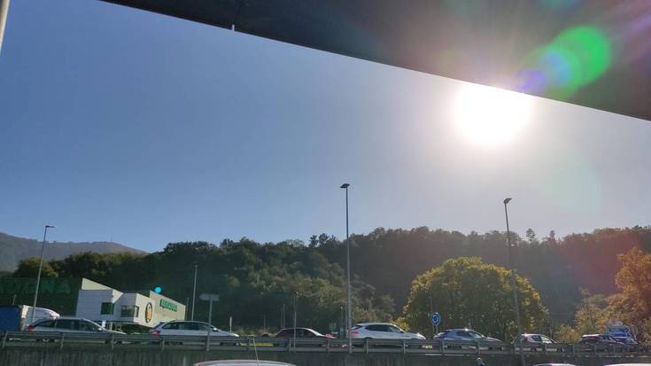 AP 8 autobidea itxita Deban eta zenbait autobus zerbitzu bertan behera