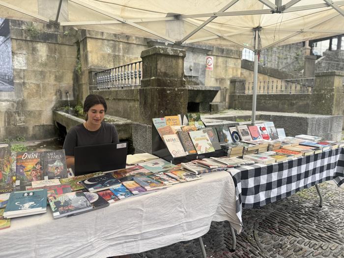 Liburutegia kalera atera dute gaur