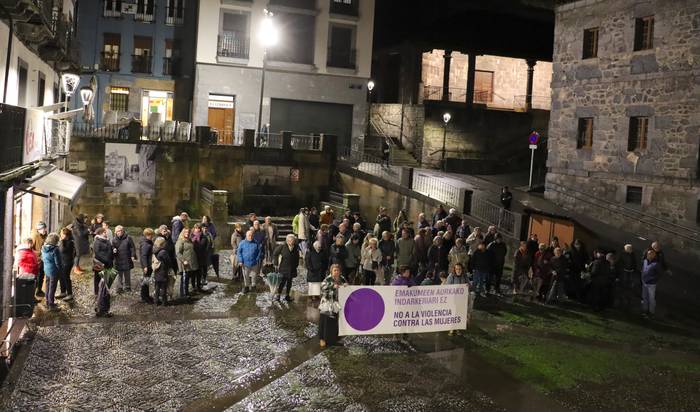 Indarkeria matxistari aurre egiteko gizarte eredua aldatu beharra aldarrikatu zuten