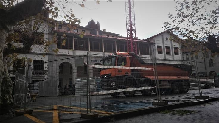 Aita Agirre plaza berrurbanizatzeko lanak urtarrilean hasiko dituztela jakinarazi du Udalak