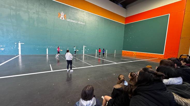 Debako emakumezkoen binakako pala txapelketa herrikoia (gomazko pilotarekin)