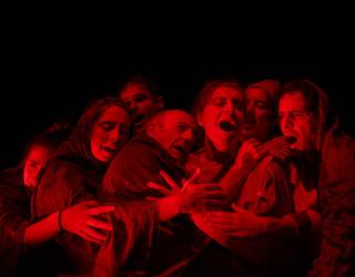 Bi sarrera NOR NAIZEN BANEKI antzezlana ikusteko