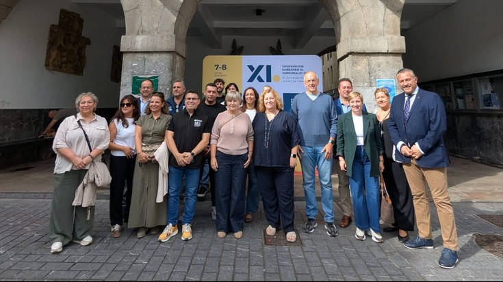 Zortzi geoparketako ordezkariei eta alkateei harrera instituzionala egin diete gaur Deban