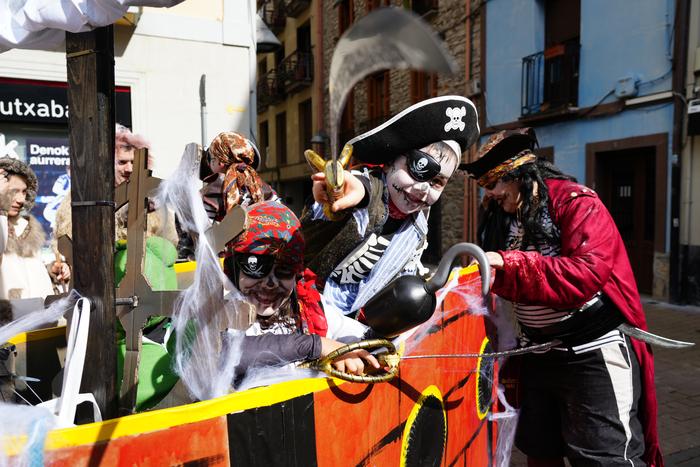 Inauteri larunbata, Deban