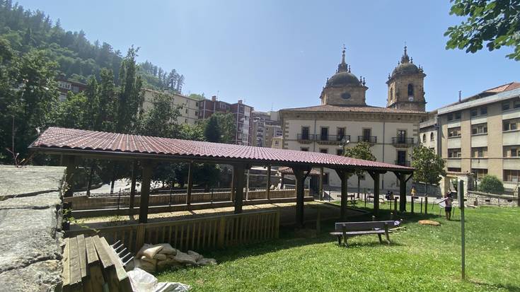 Valdespinako petanka pista estali dute