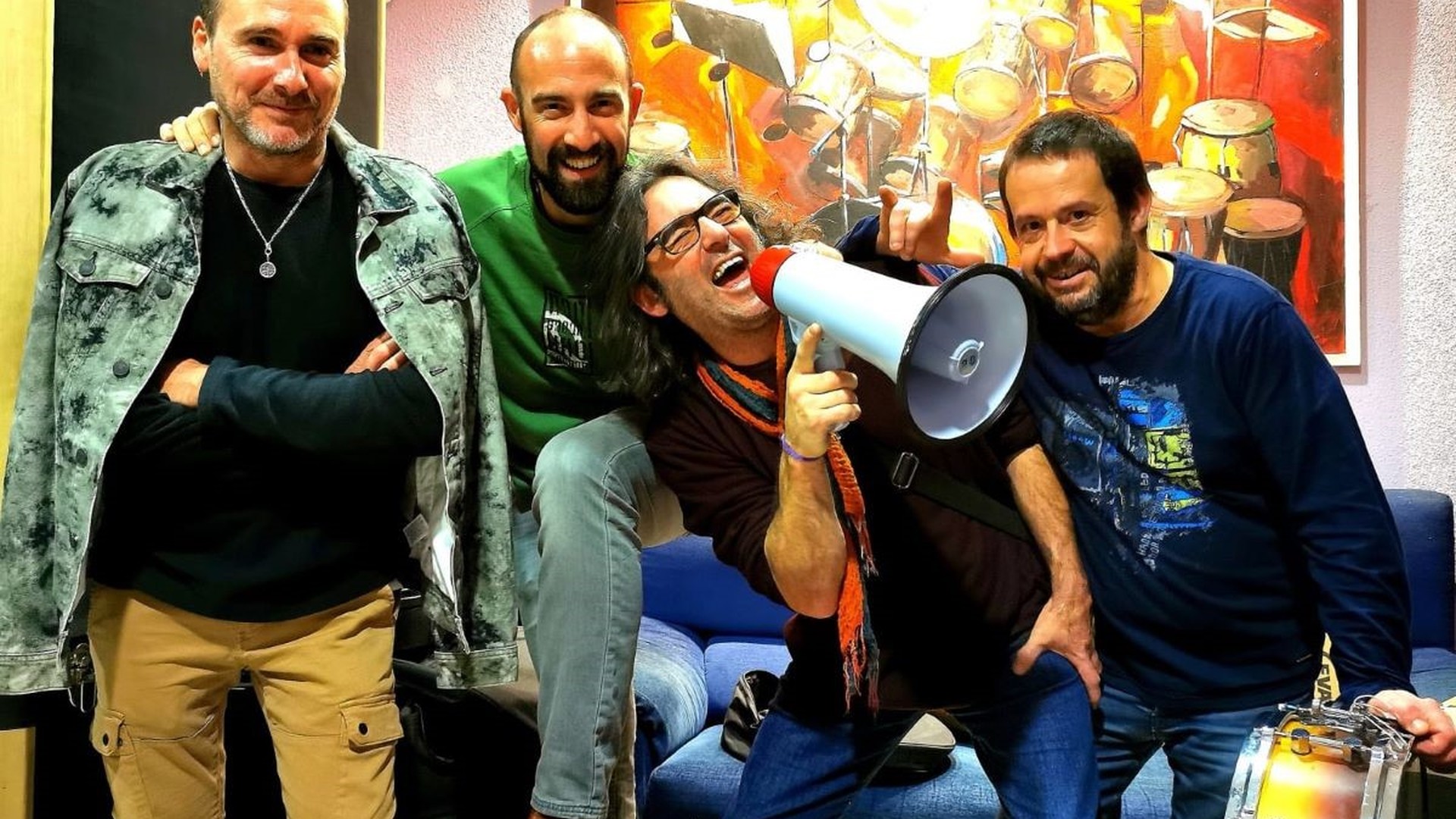 Aita Agirreko arkupea rock doinu biziekin girotuko du Mutrikuko Laumono taldeak barikuan