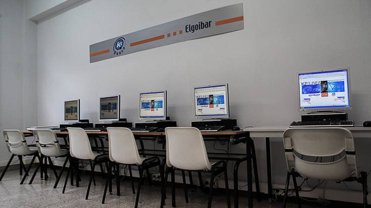 Internet, telefono adimendun eta sare sozialen inguruko ikastaroak KZgunean