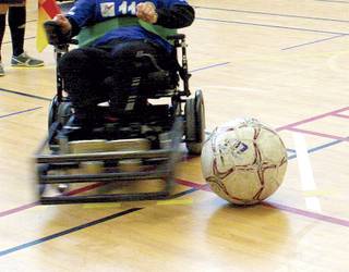 "Lagun iezaguzu gurpil-aulkiko futbol inklusiboa ikusarazten"