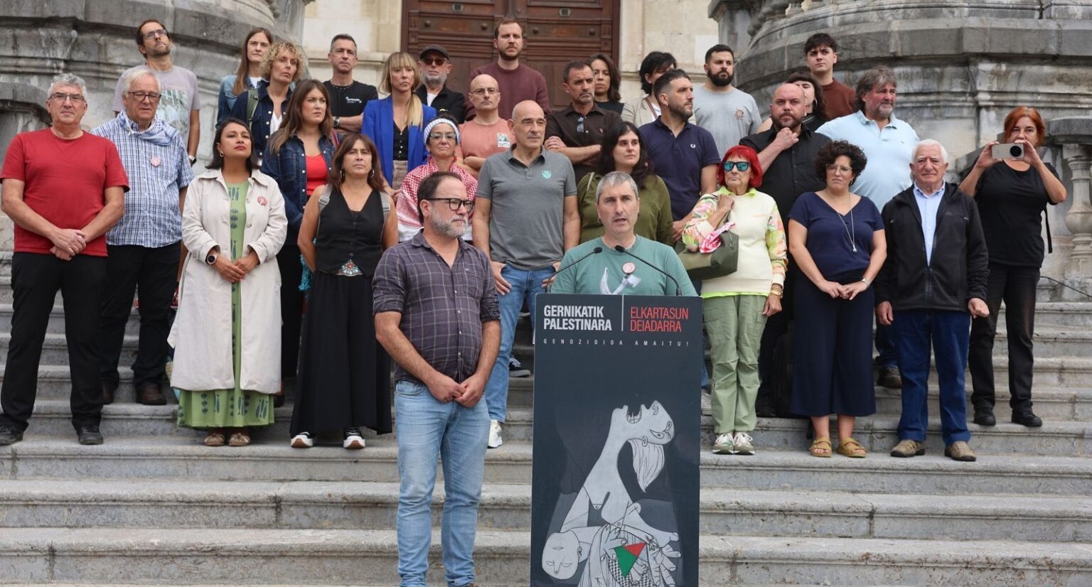 Gernika-Palestinak elkarretaratzeak antolatu ditu biharko, "genozidiorik eta gerrarik ez" esateko