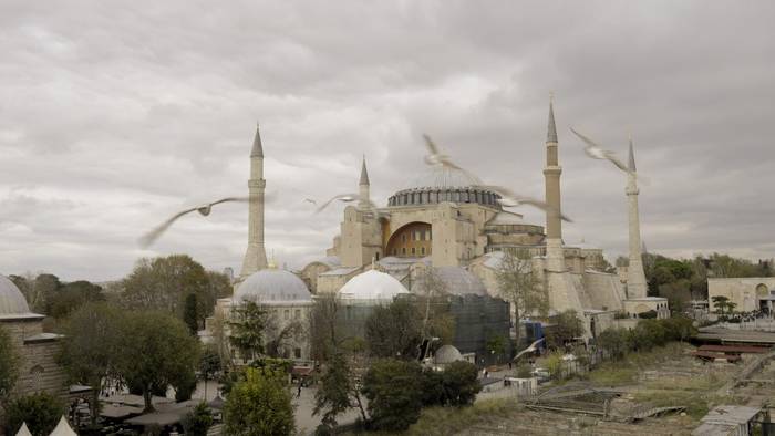 'Enarak' dokumentalaren proiekzioa eta solasaldia, gaur, Burugorri gainean