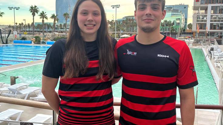 Espainiako Igeriketa Txapelketan lehiatu dira Paula eta Iker Calvo neba-arrebak