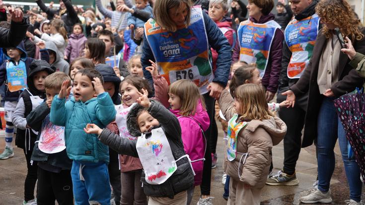 Euripean bada ere, euskara lau haizetara zabaldu dute Debako Korrika Txikian