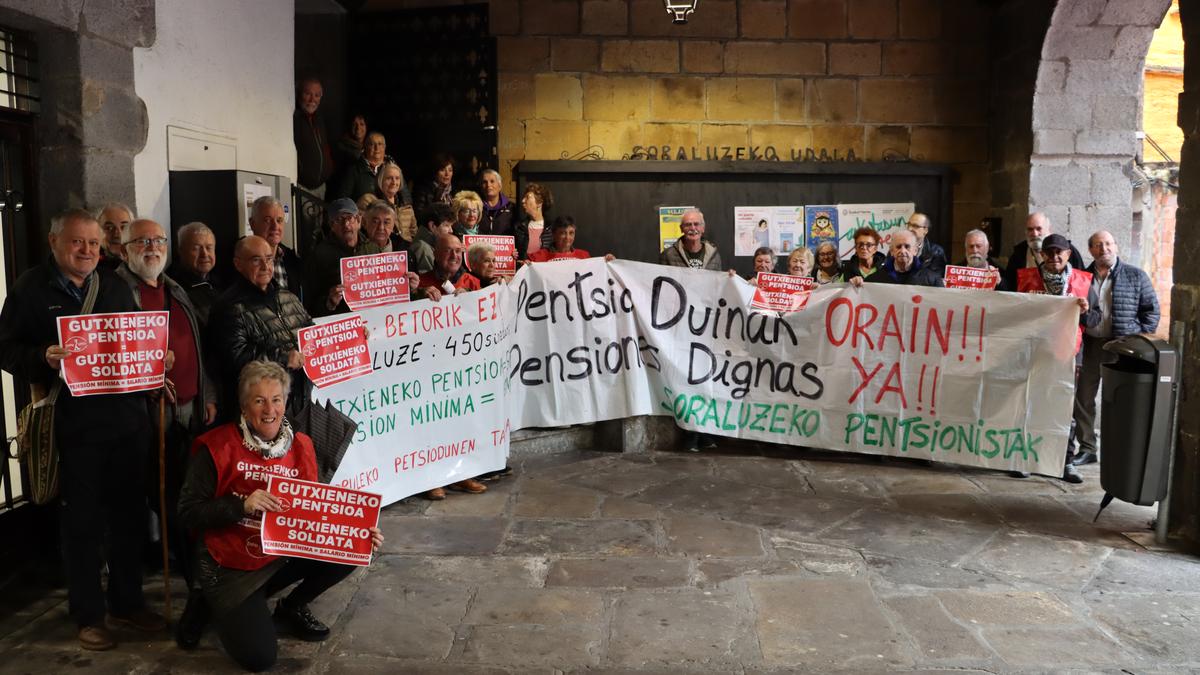 HELa eztabaidatzeari uko egin izana salatu zuten