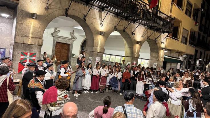Giro jatorrean ospatu dute herritarrek Euskal Jaia Deban