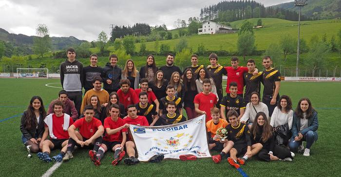 La Wonga taldeak irabazi du Futbol 7 txapelketa mistoa