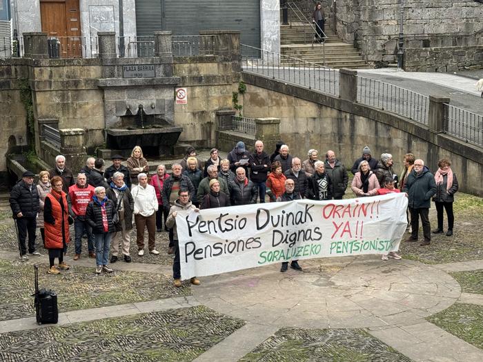 Gaur, Txaro Lete gogoan pentsiodunen elkarretaratzean