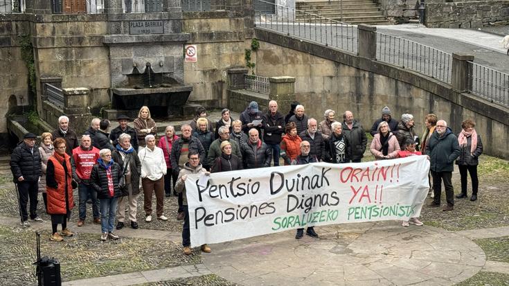Gaur, Txaro Lete gogoan pentsiodunen elkarretaratzean