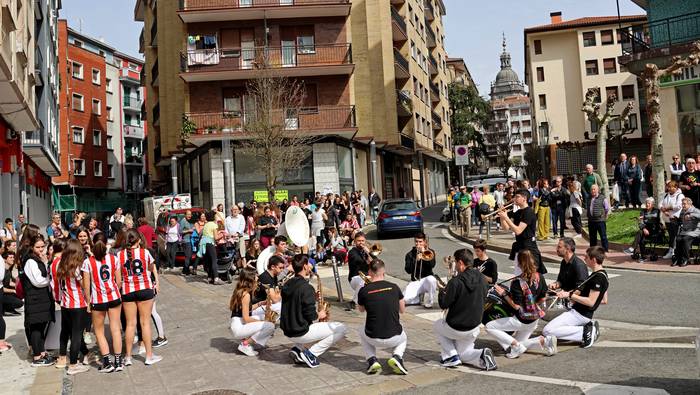 Mauxitxa txarangaren kalejira eta zumba saioa, Korrikari ongietorria egiteko