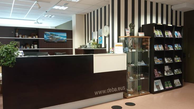 Uda sasoirako administrari laguntzailea kontratatzeko deialdia zabaldu du turismo bulegoak