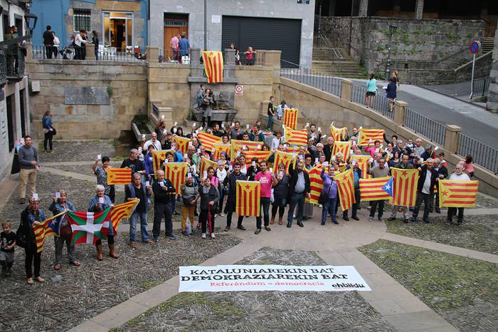 “Kataluniarekin bat, demokraziarekin bat”