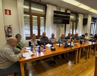 80 urtetik gorakoen bazkariko parte-hartzea modu errotatorioan egingo dute