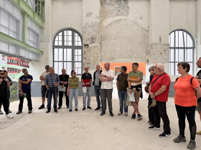 Deba ibaia hobeto ezagutu eta aztertu zuten Soraluzen adituekin batera egindako ibilaldi didaktikoan