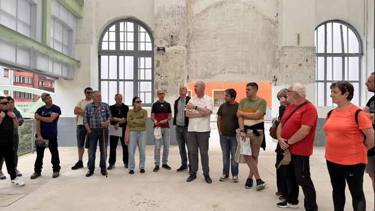 Deba ibaia hobeto ezagutu eta aztertu zuten Soraluzen adituekin batera egindako ibilaldi didaktikoan